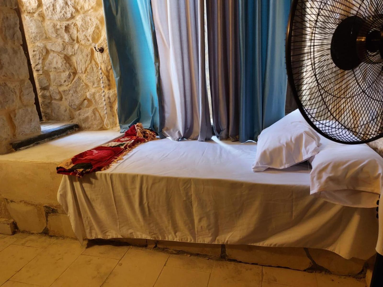 Villa 7 Al Fayyūm Buitenkant foto